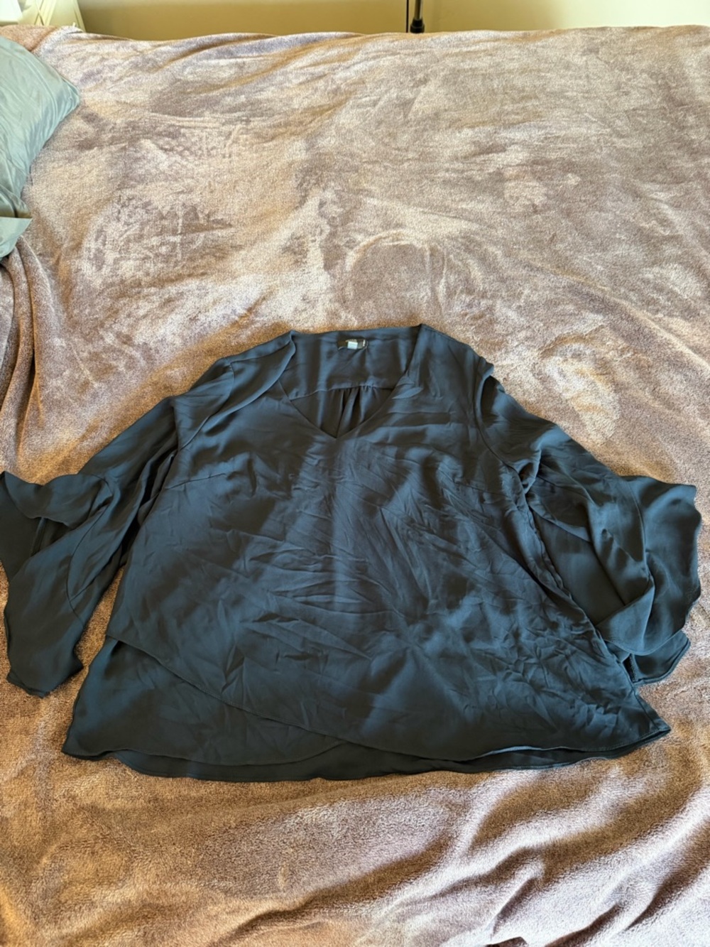 Plus Size 1X Whimsigoth Tahari V Neck Blue Bell 3/4 Sleeve Top